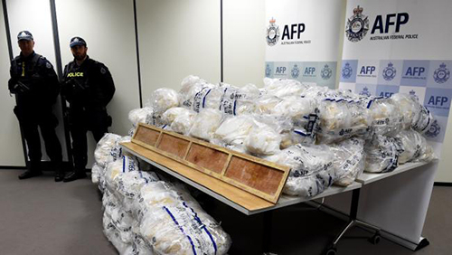 Cảnh sát Australia bắt 3 kẻ buôn ma tuý đá trên máy bay từ Mỹ